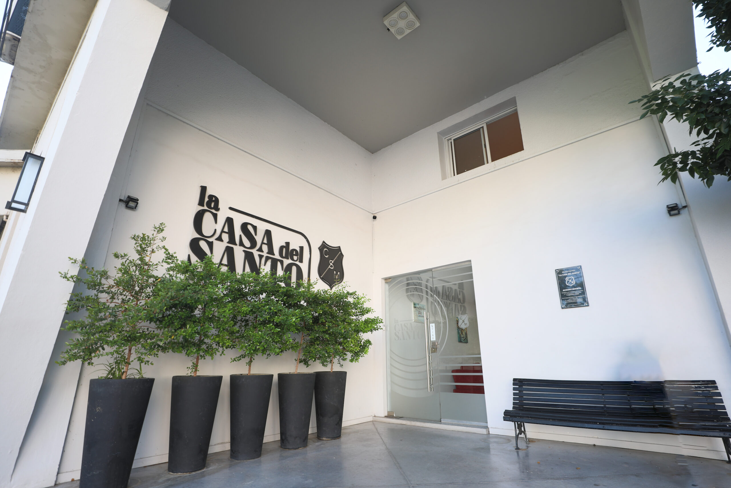 Fachada de La Casa del Santo